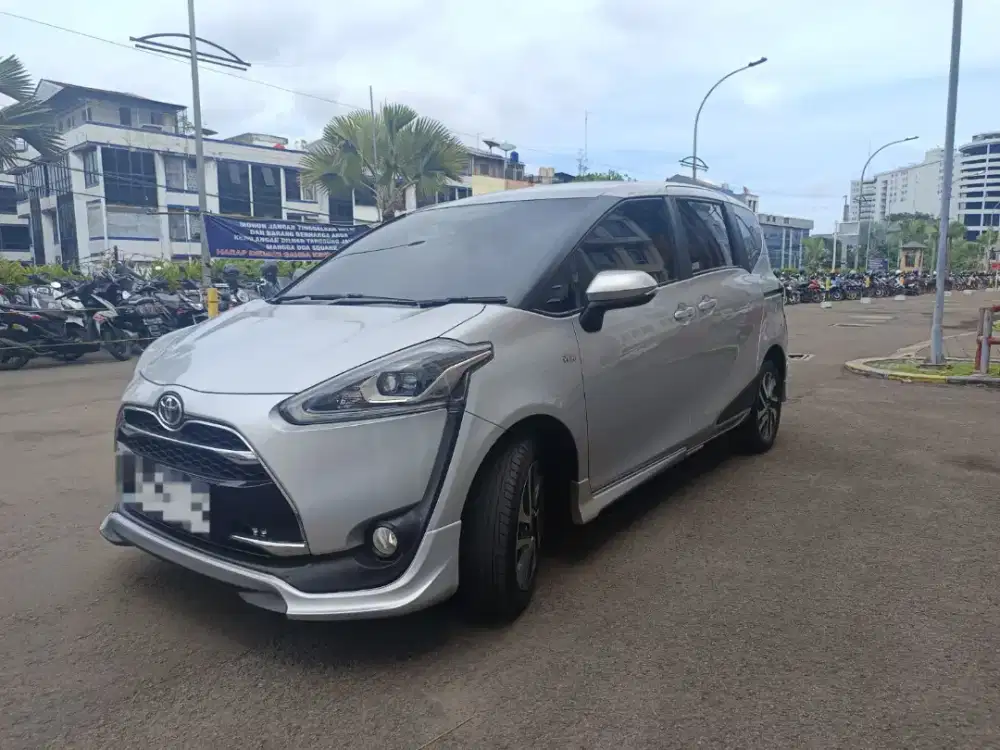 Toyota Sienta Q AT 2019 km rendah service record mobil terawat