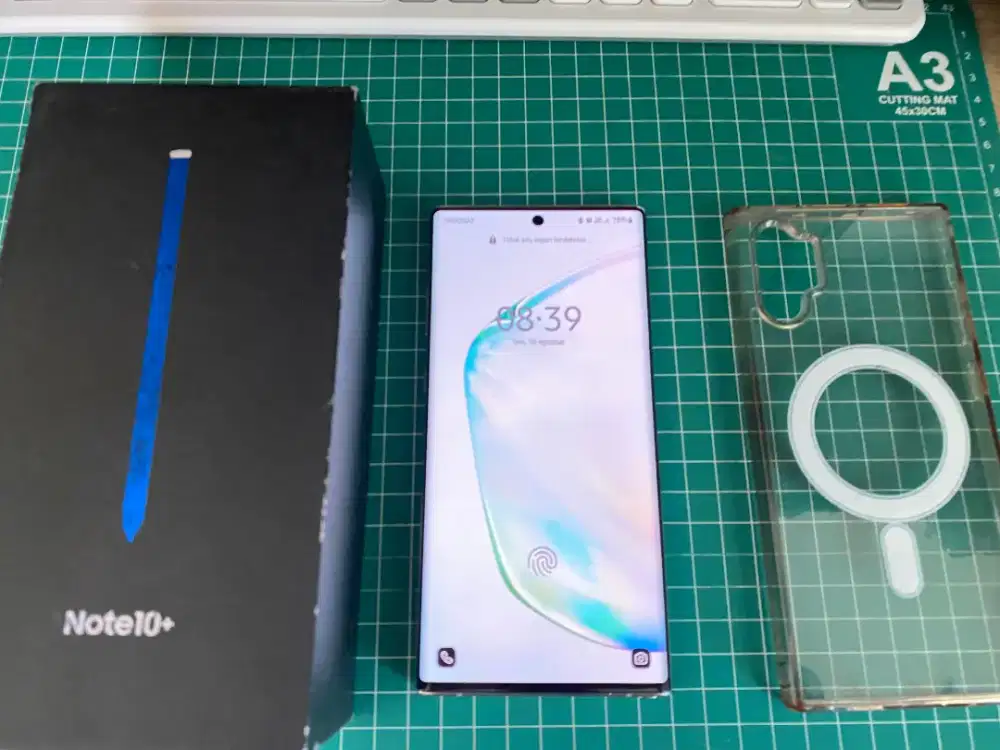 Dijuak Samsung Note 10+  RAM 12 GB Internal Memori 256 GB