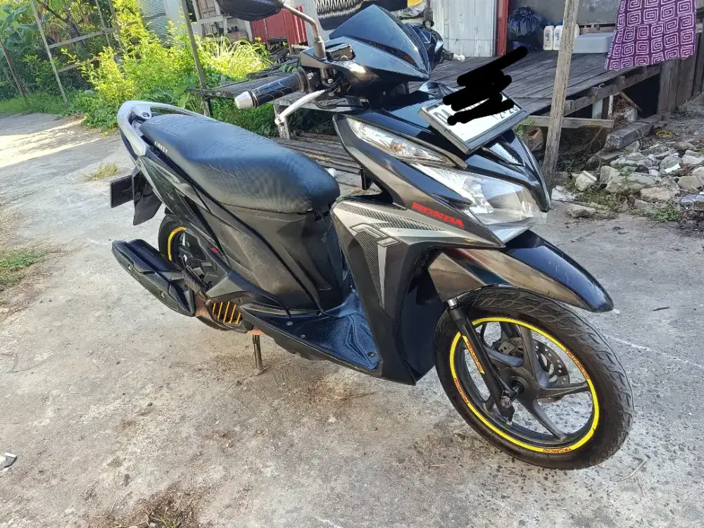 Sepeda motor merk honda vario 125cc warna hitam