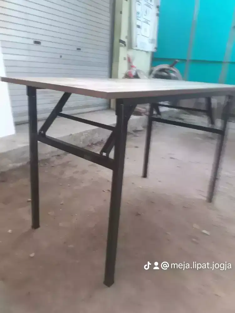 Meja lipat engsel hpl.