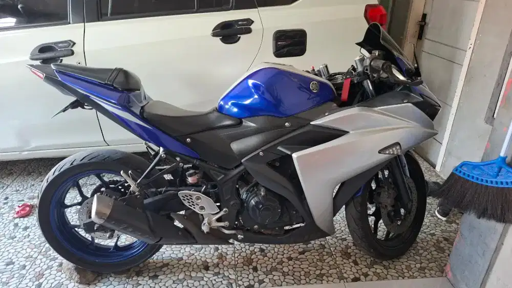 Yamaha R25 tahun 2015 mulus