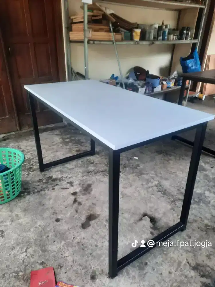 Meja permanen hpl