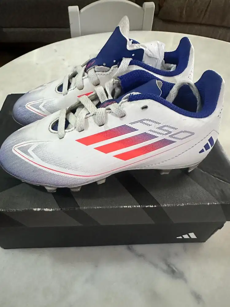 Sepatu Bola anak Size 28 Adidas F50 Club