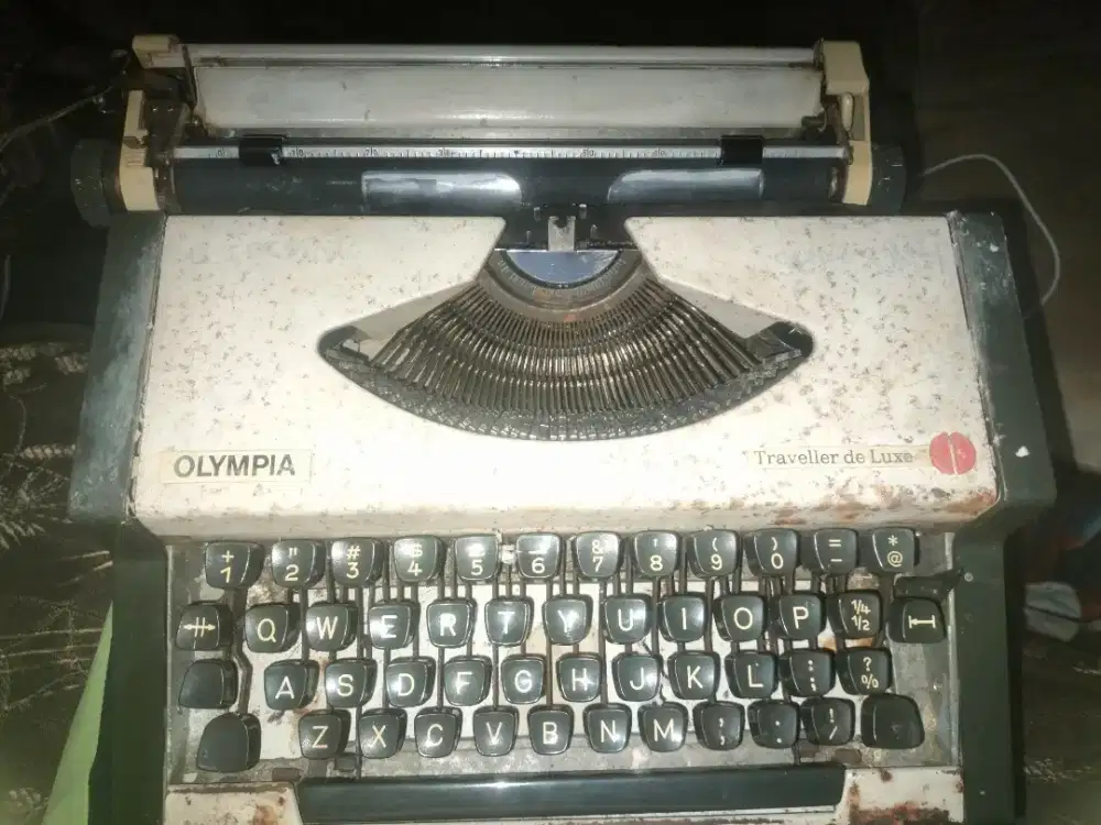 Dijual Mesin Tik Olympia Jadul