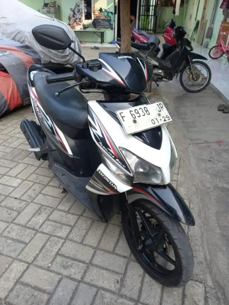 Vario 2013 putih hitam