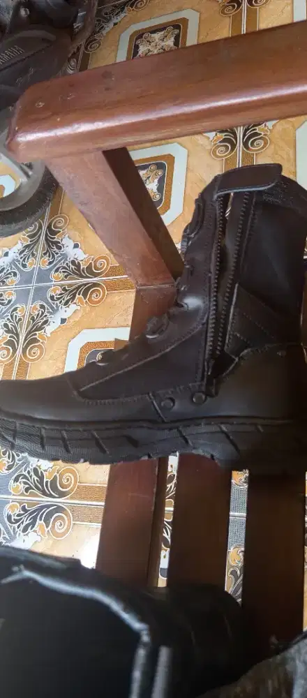 Sepatu satpam security pdh pdl original polri. Lok Majalengka