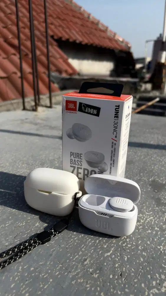 WTS / Jual Rugi TWS JBL Tune 130NC White (Hanya Kanan & Case)
