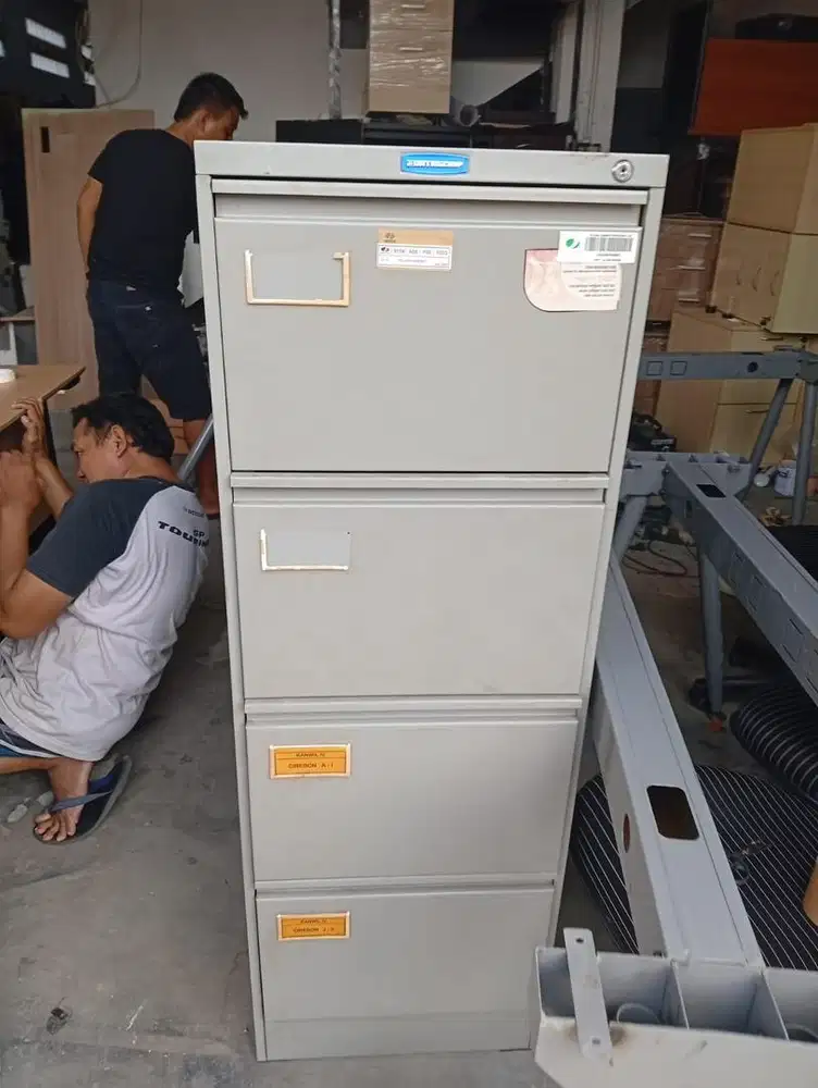 File kabinet 4 laci bisa kondisi bekas atau cat ulanh merk datascript