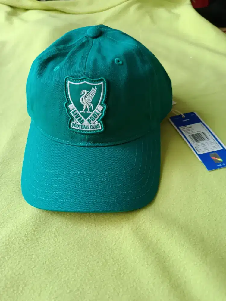 Topi Liverpool hijau