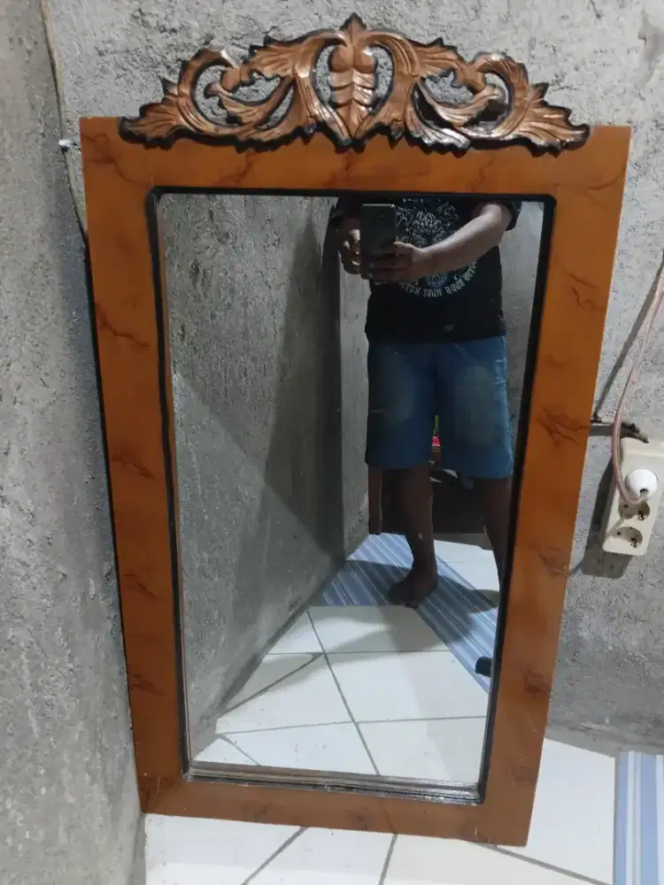 Kaca rias kayu jati
