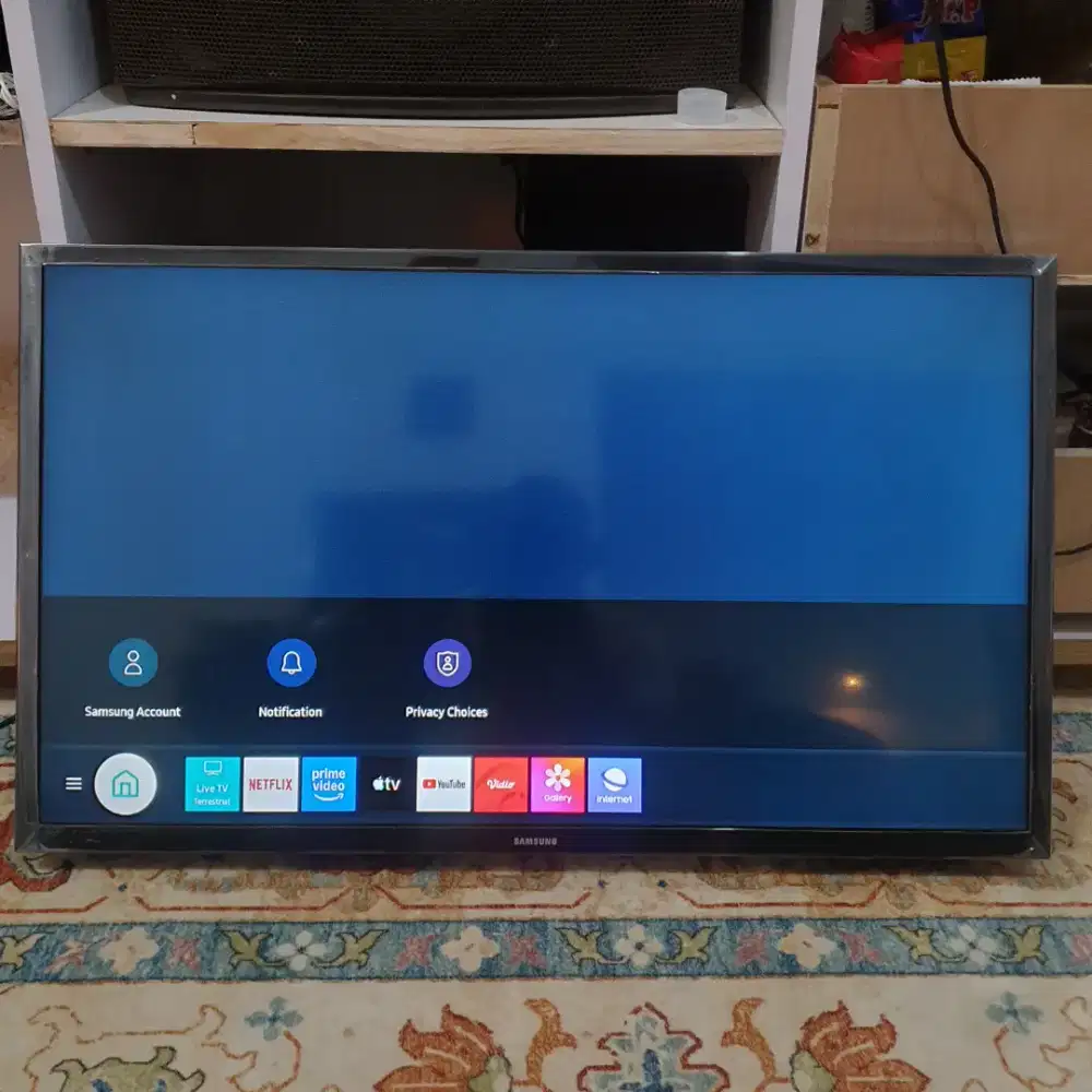 Samsung smart tv 32 inch good condition