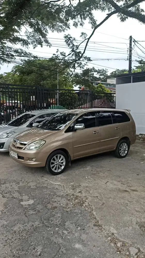 Toyota InnovaGmatic 2004 Bensin jual cepat!