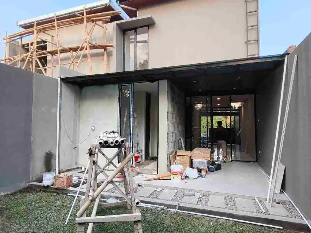 Rumah Jogja 2 lantai, utara SD model dan kampus UPN : furnish Halaman luas