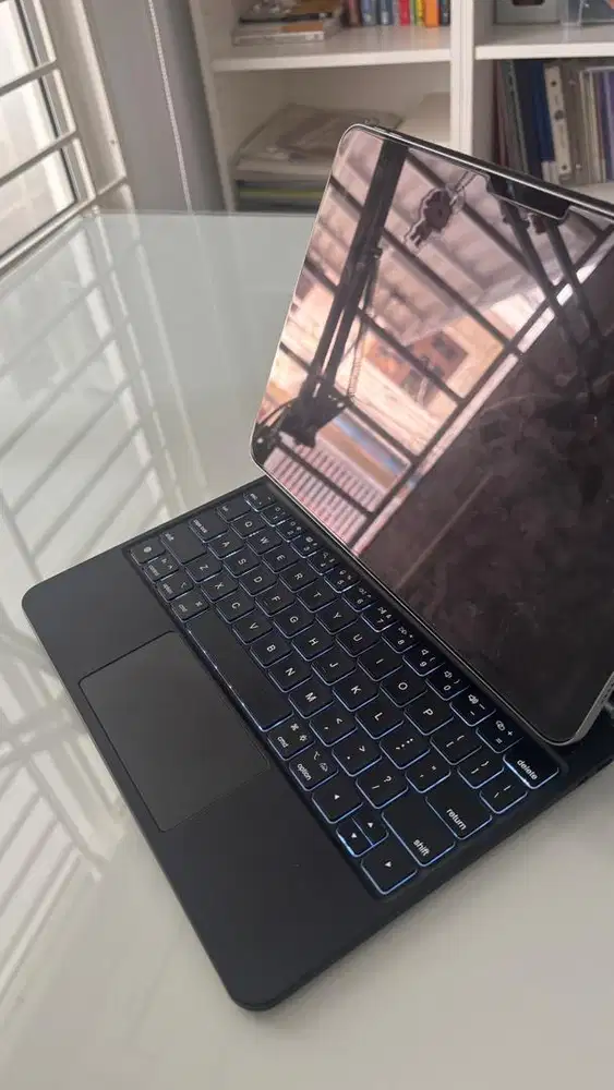 Floating magic keyboard ipad 11 inch goojodoq
