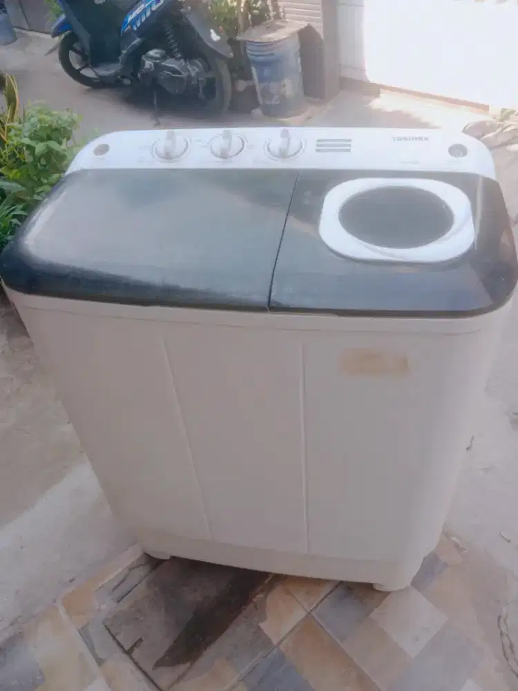 Mesin cuci merk toshiba 8kg