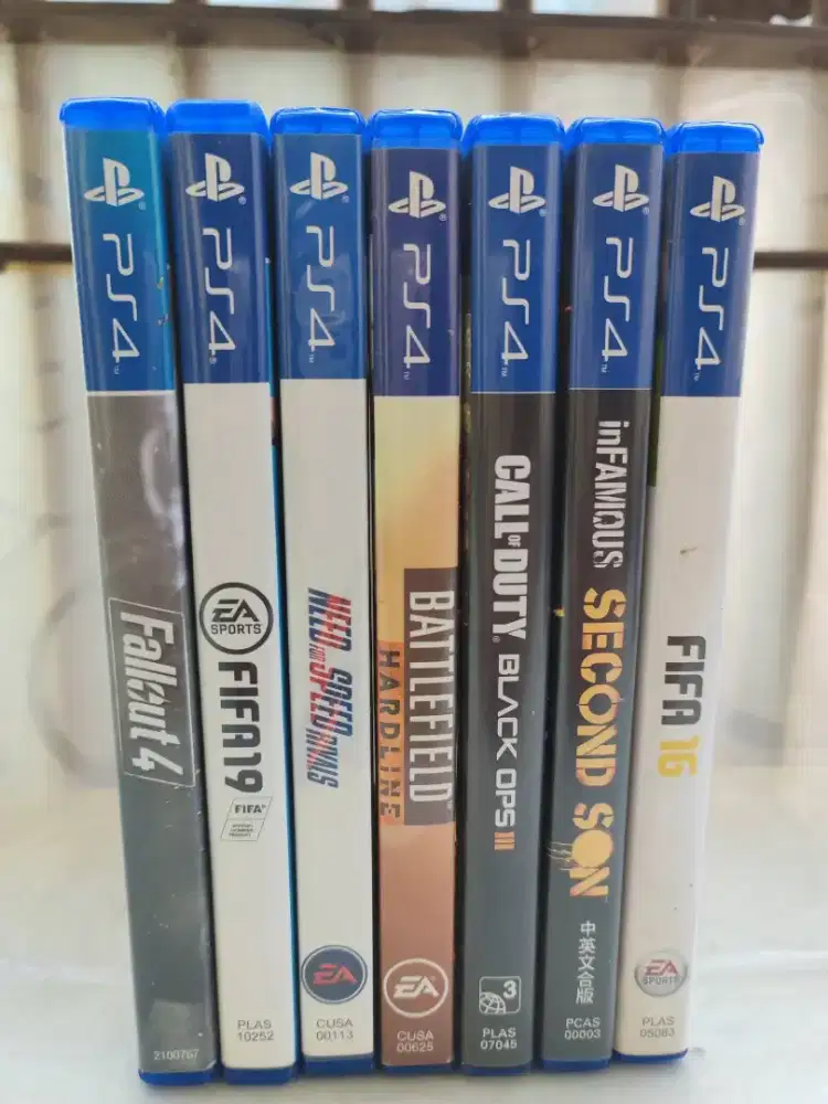 kaset ps4 ori ada 8 pcs
