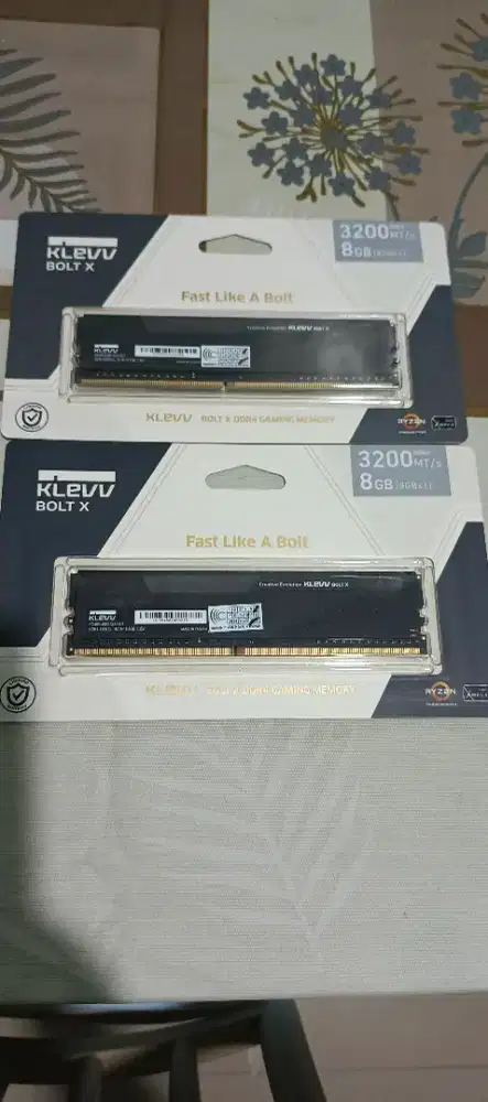Memory ram ddr4 dan Ssd 256GB baru