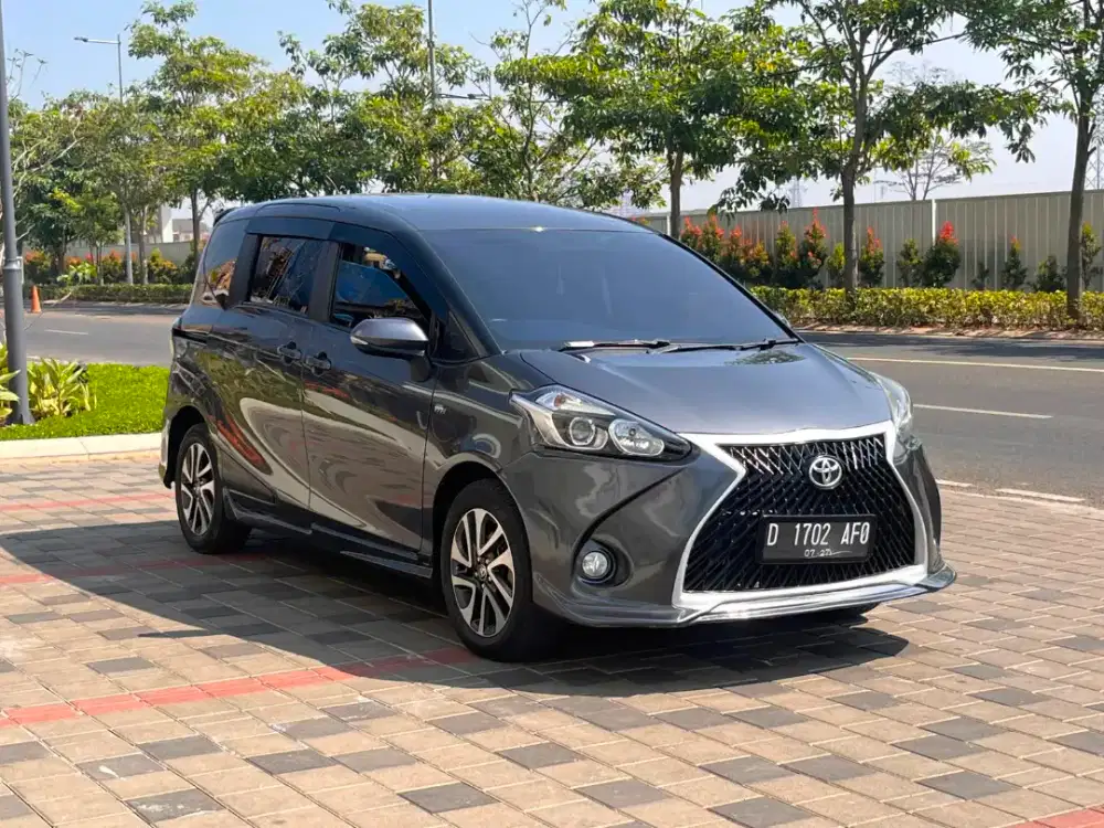 Sienta V MT Dp 5 jt