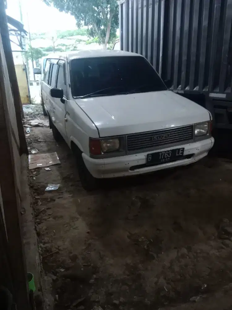Isuzu panther th 1991