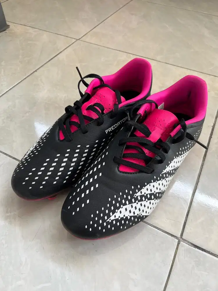 Sepatu Bola FG Predator Accuracy 4