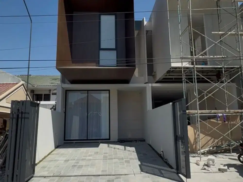 RUMAH TENGAH KOTA MODERN MINIMALIS SUPER LUX SEMI FURNISHED