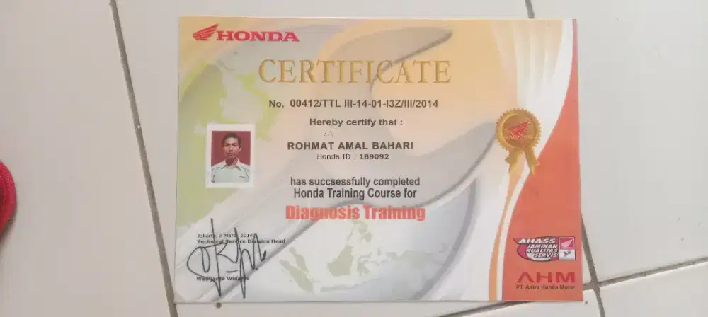 Mencari pekerjaan sebagai mekanik motor