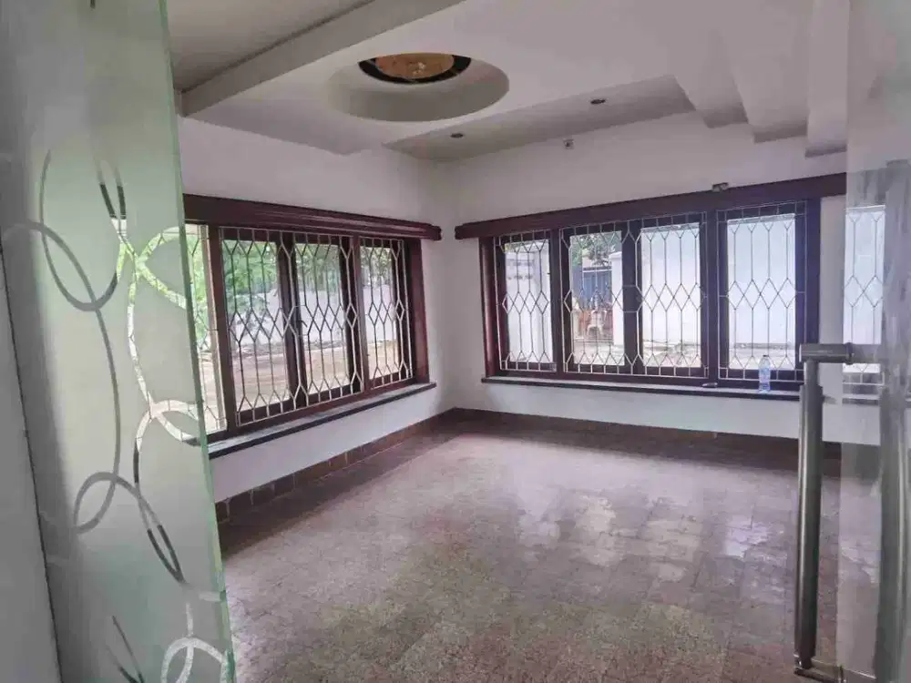 Disewakan Rumah Usaha Strategis di Jl Raya Diponegoro Surabaya