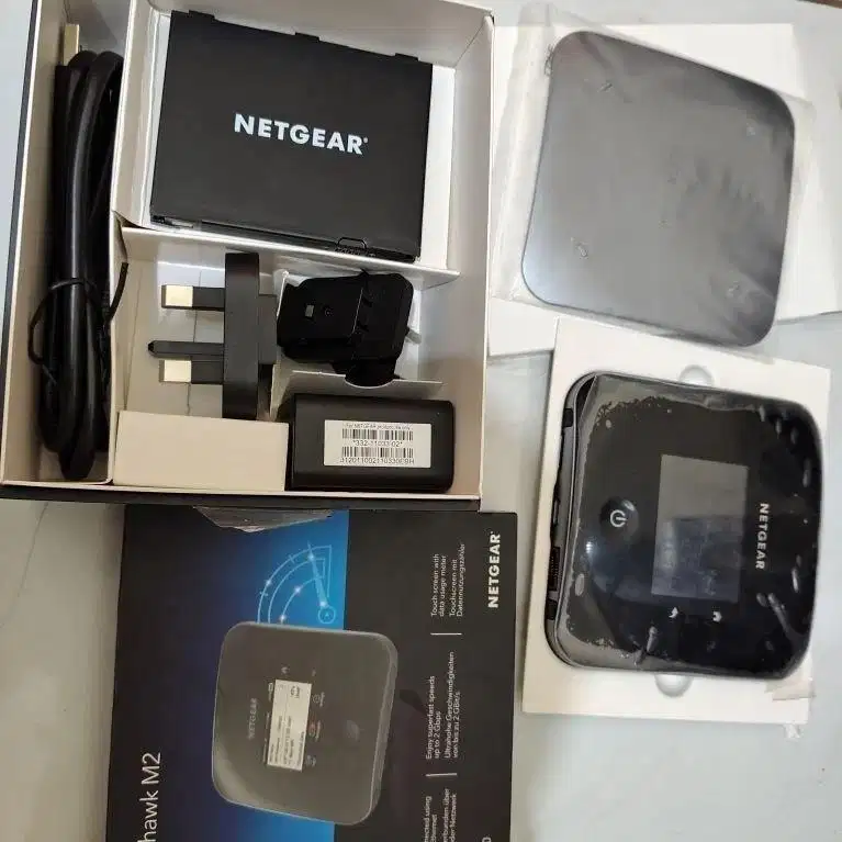 Preloved 5000mAh Unlock Layar SentuhModem Wifi Netgear M2 4G LTE CAT20