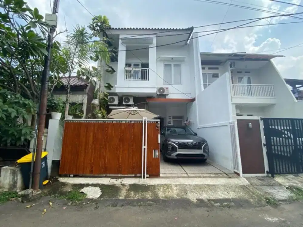 Rumah Minimalis 2 Lantai Super Homey Lokasi Strategis di Cinere