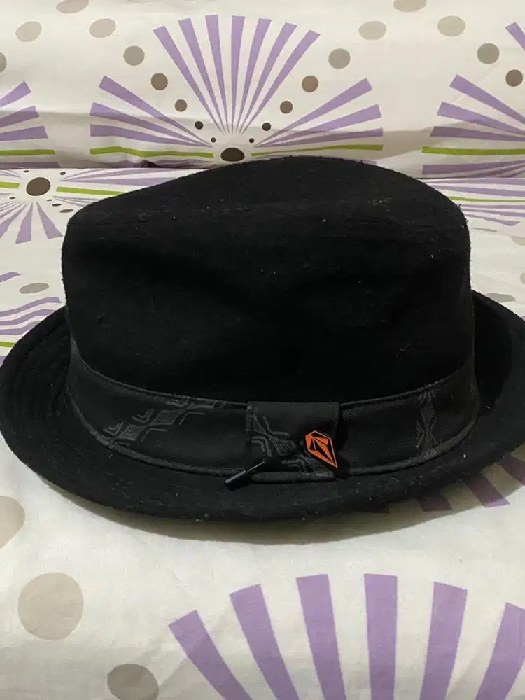 Topi koleksi pribadi preloved