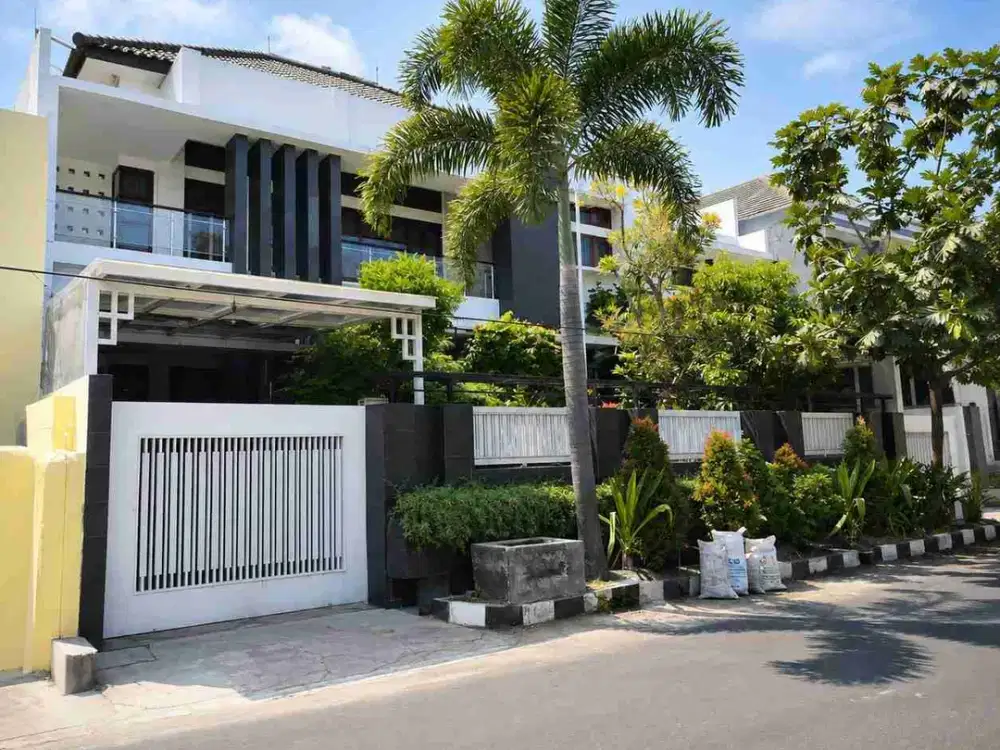 DIJUAL – Rumah Megah Split Level 7+2 KT Dekat TSM Bandung