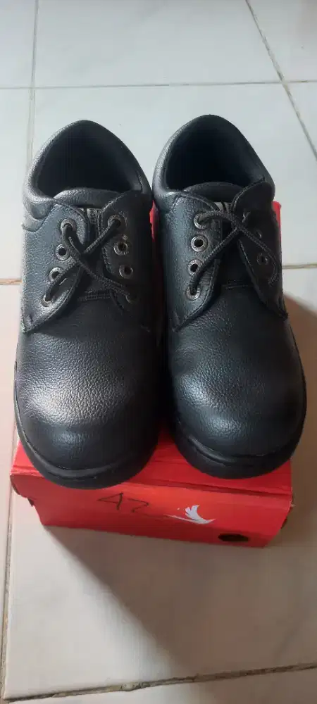 SEPATU BOOTS PRIA ORIGINAL KOKOH DAN AWET MERK REDKNOT