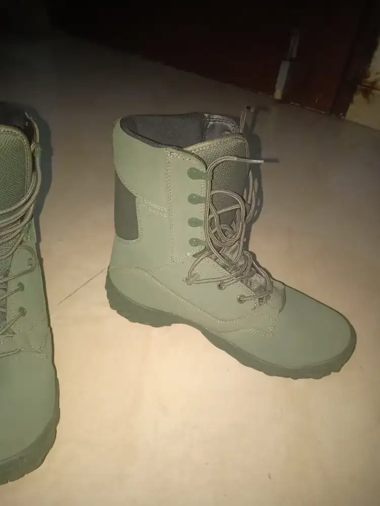 Sepatu Keren boot hijau