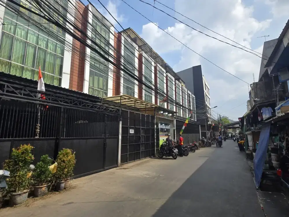 Ruko Siap Huni 3,5 Lantai dengan 8 Kamar Kos di Ketapang Jakarta Barat