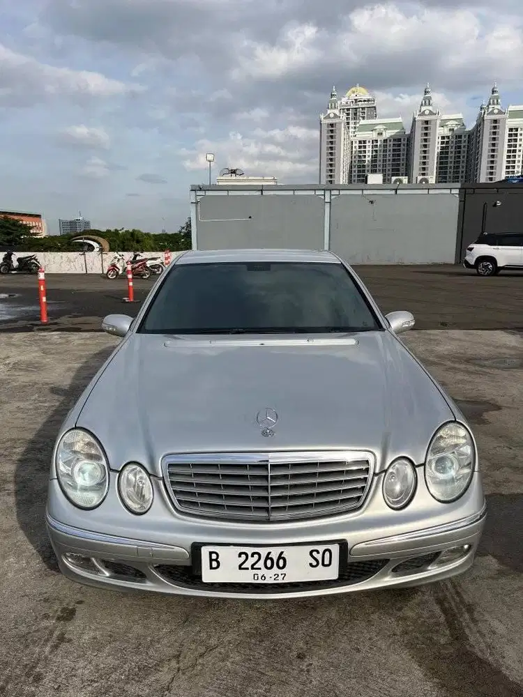 MERCEDES-BENZ E240 ELEGANCE 2007
Luxury Sedan