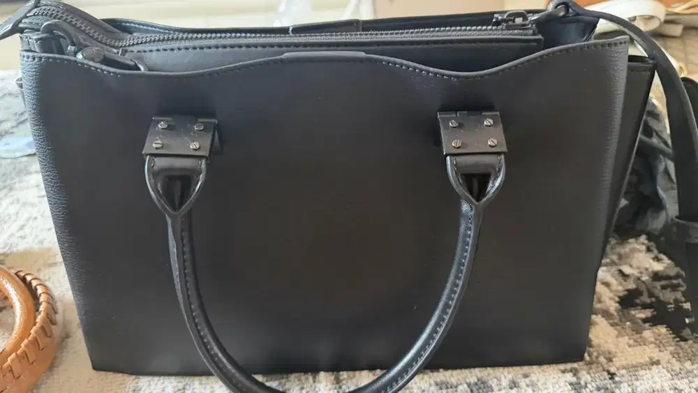 Kate spade black shoulders