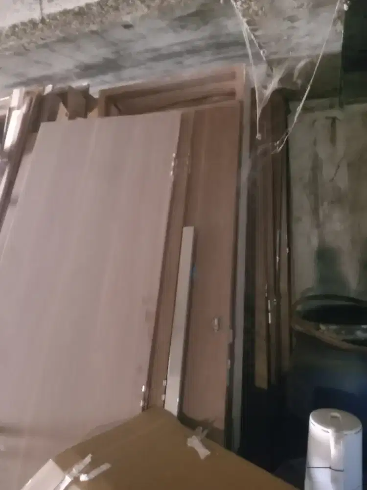 Di jual satuan pintu kantor atau rumah ada 13 pintu