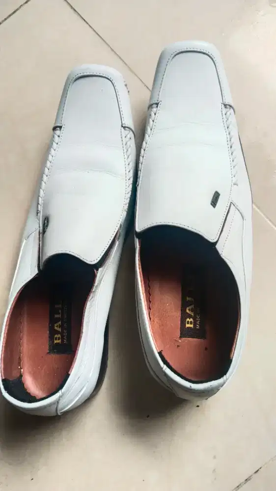 Sepatu pria merk Bally made in Switzerland
