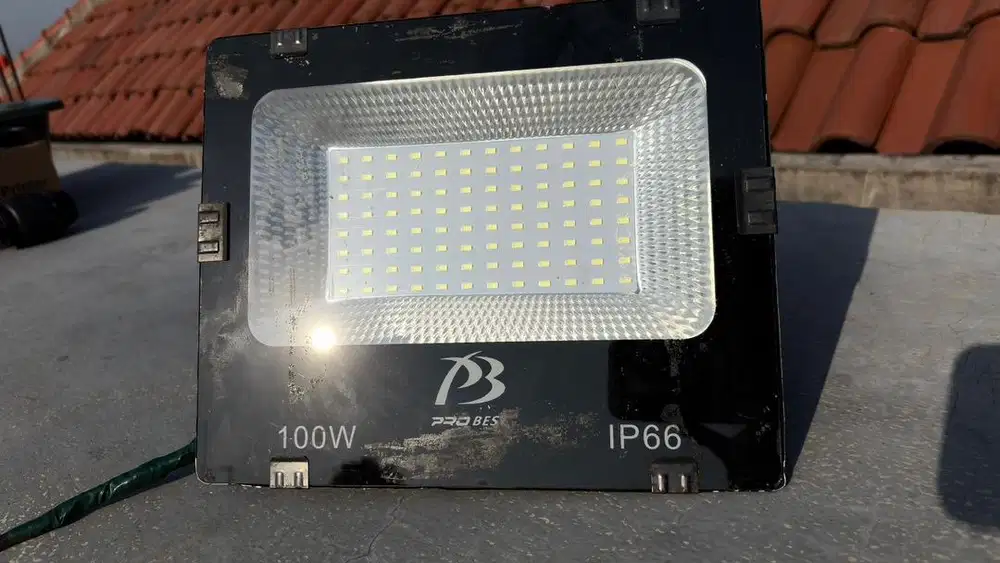 Jual Murah: Lampu Sorot / Tembak LED 100W Probest IP66 (Nyala Terang)