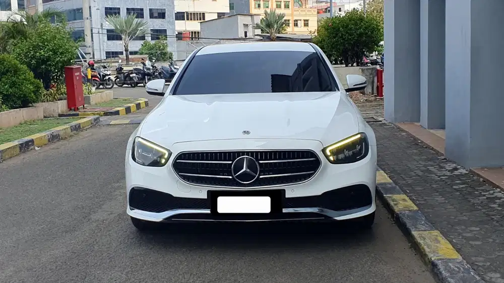 Km 31rb mercedes benz mercy e200 avantgarde 2022 putih