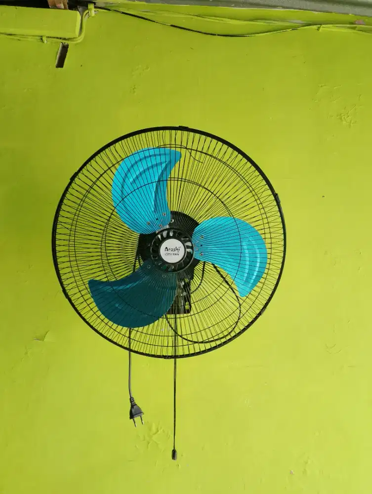 Kipas angin dinding merk Arashi 18 inch.