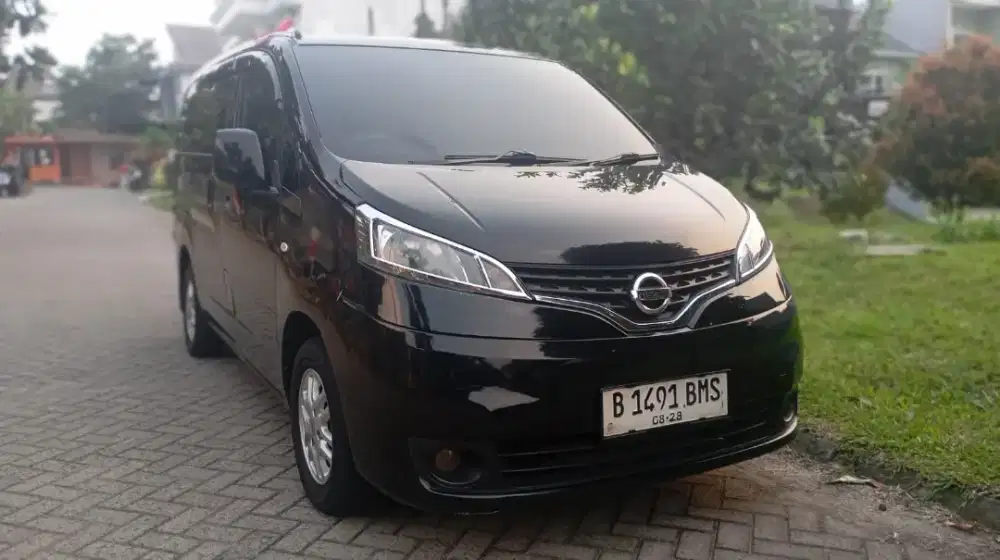 Di jual nissan evalia xv matic 2013 hitam