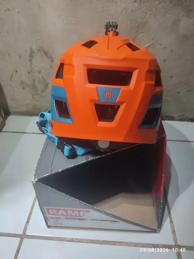 Helm sepeda polygon