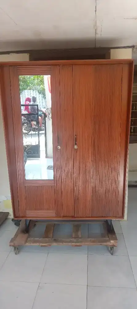 Lemari jati lawas