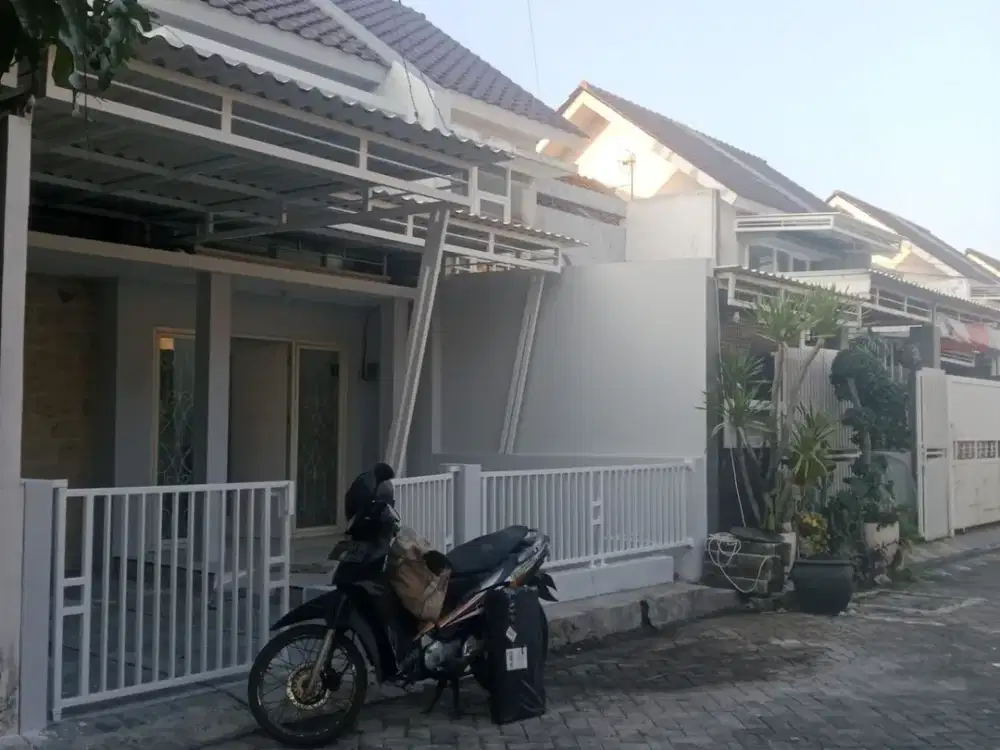 DIJUAL MURAH  RUMAH BARU SIAP HUNI Greenlake Wonorejo Kecamatan Rungkut, Surabaya Timur Dekat Kampus UPN. Tol Tambak Sumur, Bandara Juanda