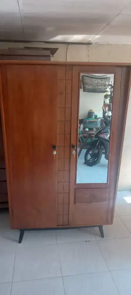 Lemari jati lawas