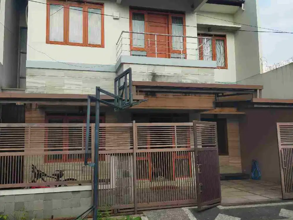 Rumah bagus nyaman 2lantai di cluster permata indah Arcamanik