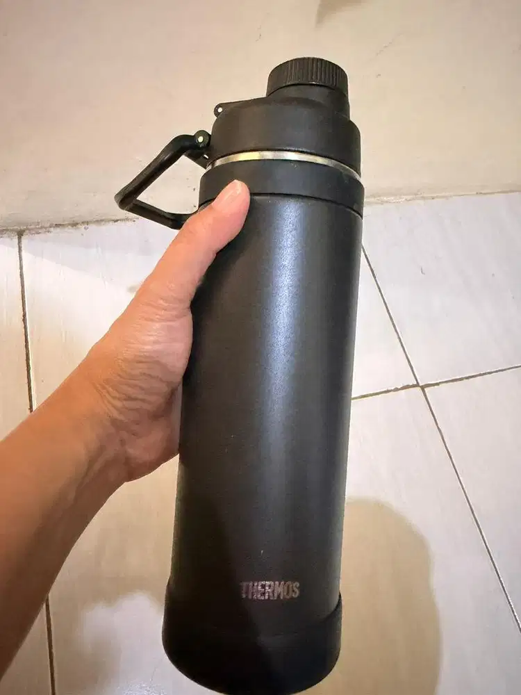 Thermos vacuum insulated 1000