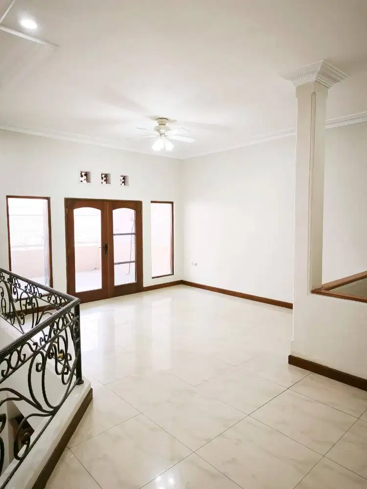 Dijual Rumah Siap Huni 2 Lantai di Taman Holis Indah Bandung