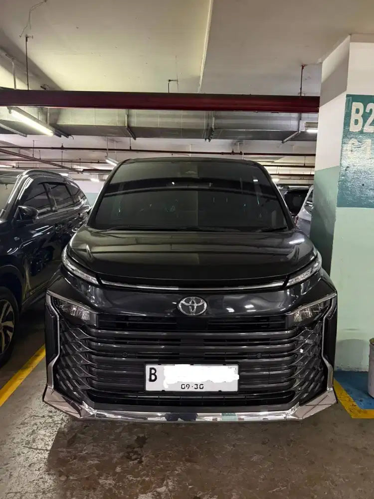 Mobil Voxy kondisi sangat baik